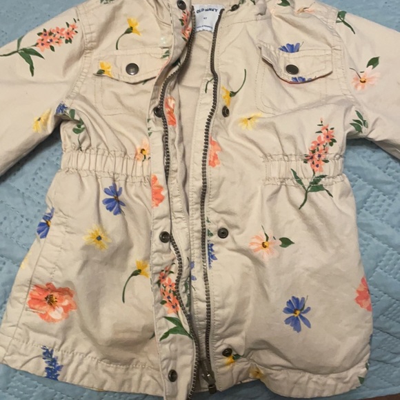 4T OldNavy Multi-Weather Rain Jacket. Multi pockets, zip up/ button down. - Picture 3 of 6